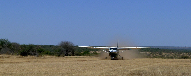 airstrip-caravan-auf Safari